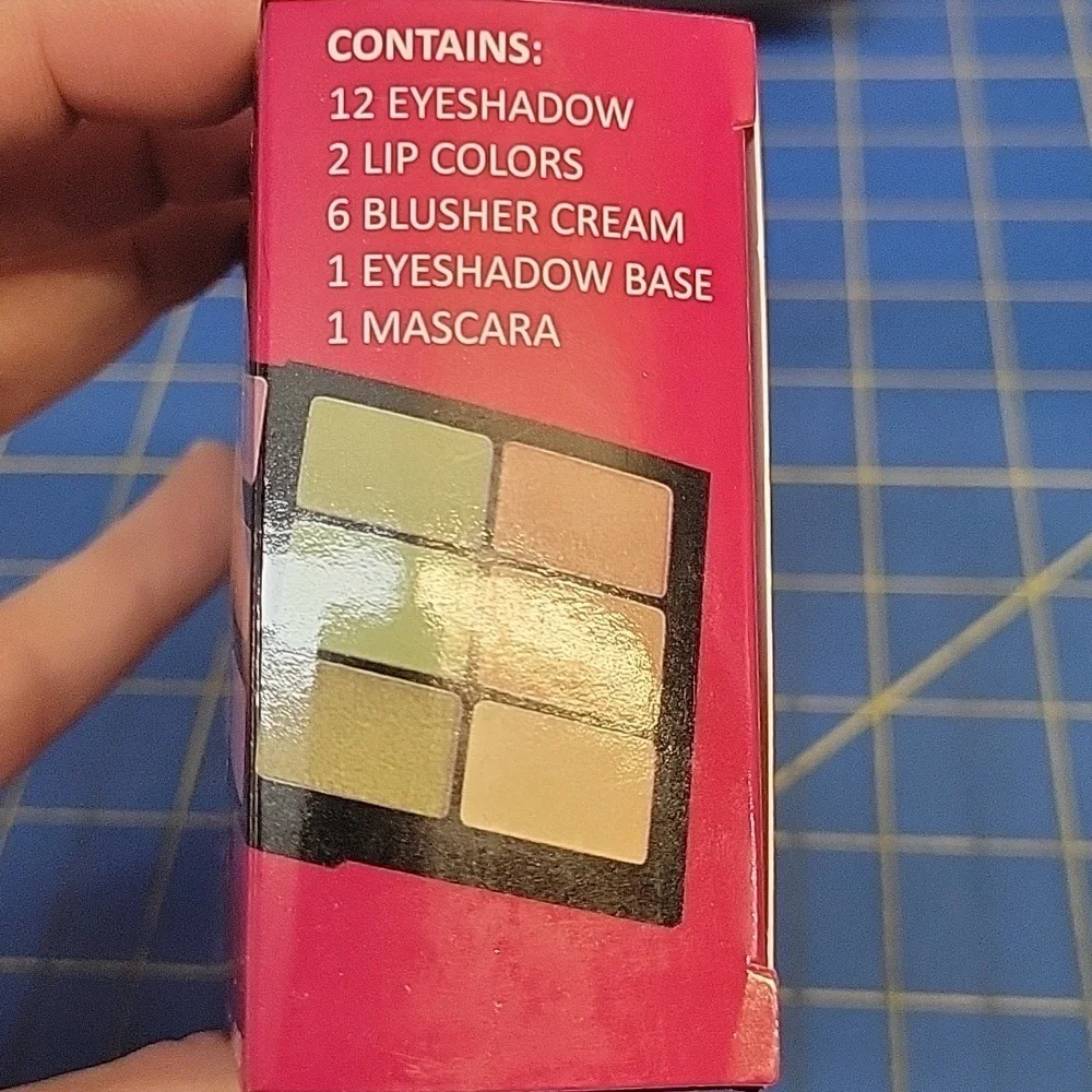 Malibu Glitz Multi-Color Makeup Palette Case New In Box
